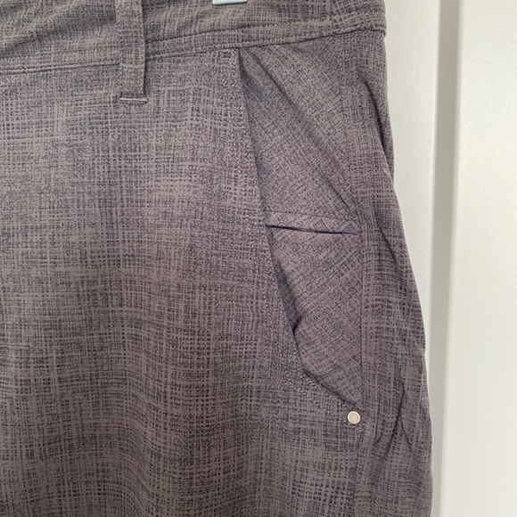LULULEMON Men’s Board Style Shorts Size 40 Charcoal Gray Pattern - Picture 3 of 7